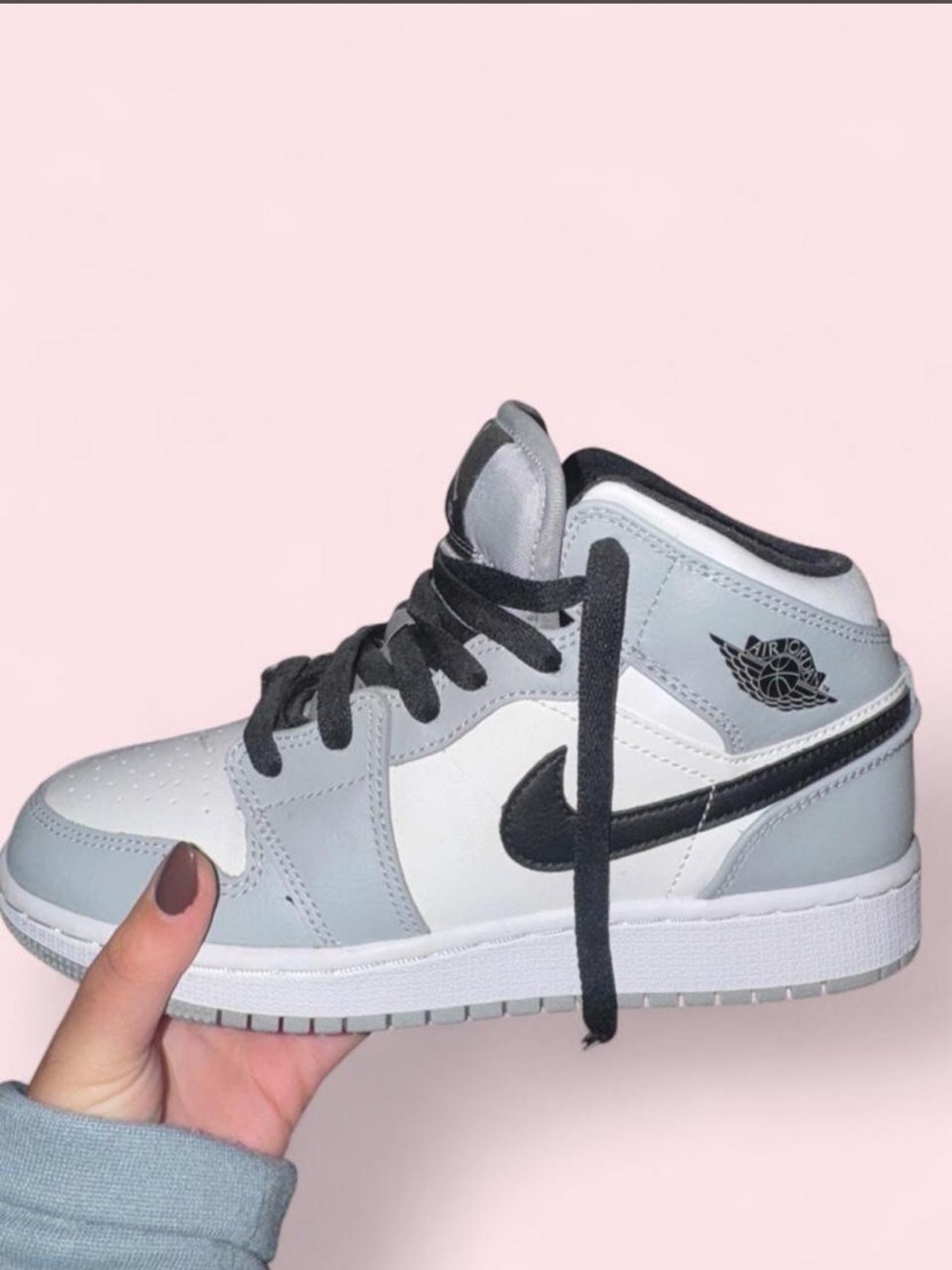 Jordan 1 sneakers - Picture 3 of 5